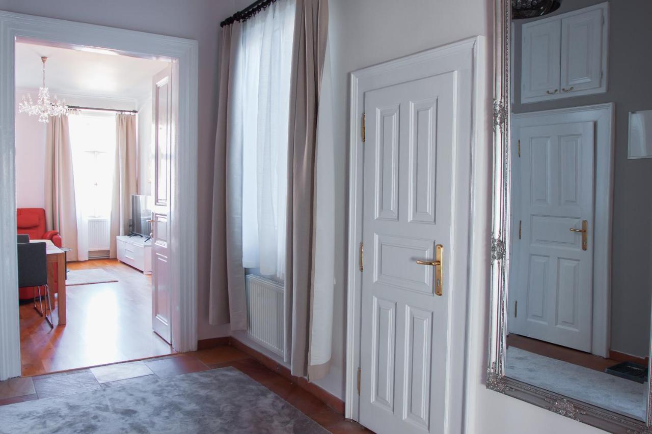 Stylish In The Heart Of The Old Town Appartamento Praga